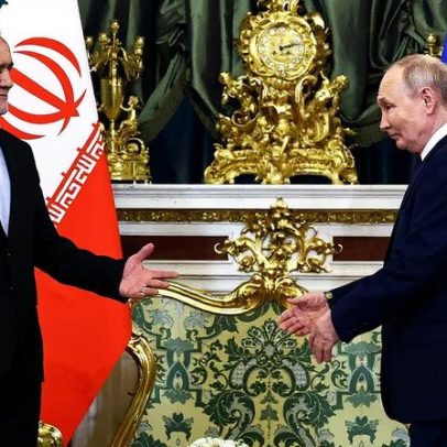 Putin e Pezeshkian debatem programa nuclear enquanto Irã nega busca por armas