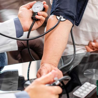 Três em cada dez hipertensos seguem tratamento, apesar de 90% afirmarem que sim