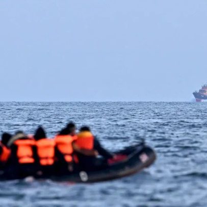 Reino Unido inicia detenção de migrantes com novo acordo firmado com a França
