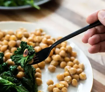Vitaminas essenciais para a saúde e alimentos que oferecem variedade nutricional