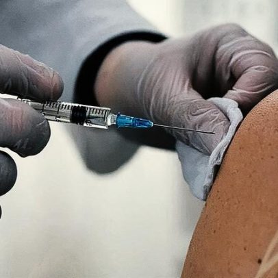 Vacina contra herpes-zóster diminui risco de infarto e AVC, aponta estudo recente