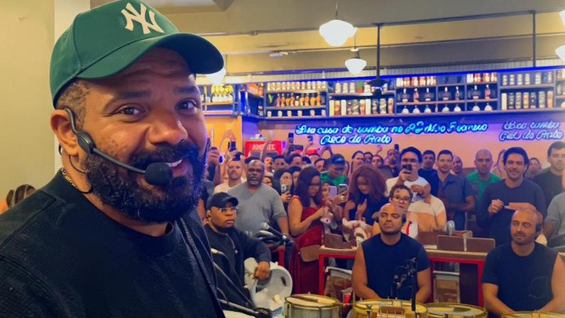 Arlindinho homenageia o pai em primeiro show depois do velório (Foto: Reprodução: Instagram)