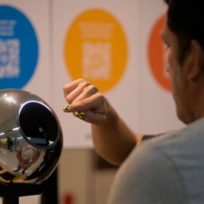 Brasil proíbe venda de íris por criptomoedas pela empresa de Sam Altman
