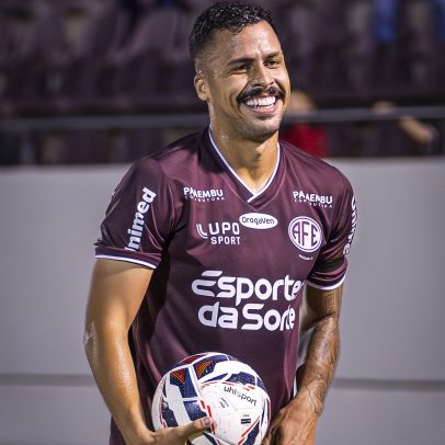 Bota inicia negociações com três zagueiros para reforçar a defesa