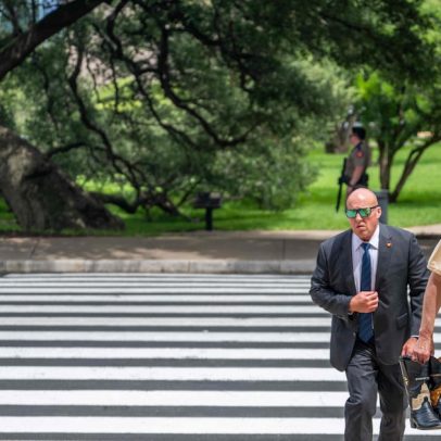 Deputados do Texas se afastam para impedir manobra de Trump no Congresso