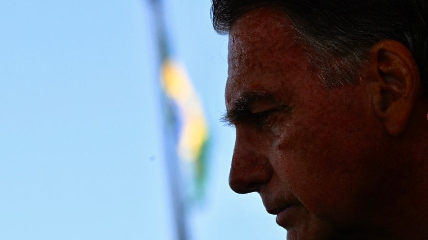 O ex-presidente Jair Bolsonaro foi ordenado à prisão domiciliar na noite de segunda-feira, 4, por descumprir medidas cautelares impostas pelo STF (Foto: Mateus Bonomi/AFP)