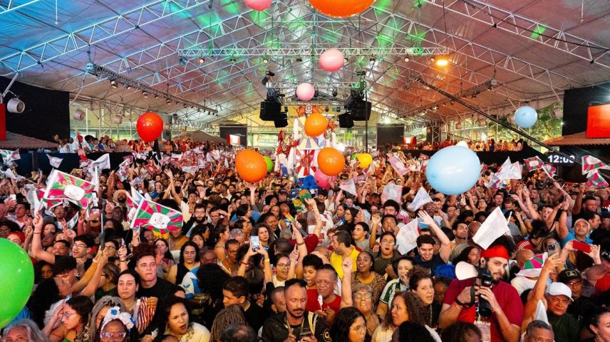 Cidade do Samba lotada para curtir a Noite dos Enredos: carnaval 2026 é logo ali (Foto: Eduardo Hollanda/Liesa)