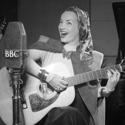 Carmen Miranda se torna o maior ícone internacional da cultura brasileira