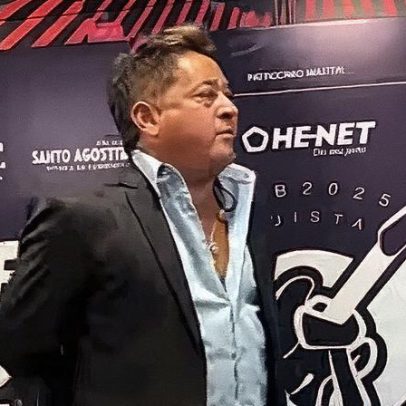 Leonardo se irrita com pergunta antes de show em Salvador