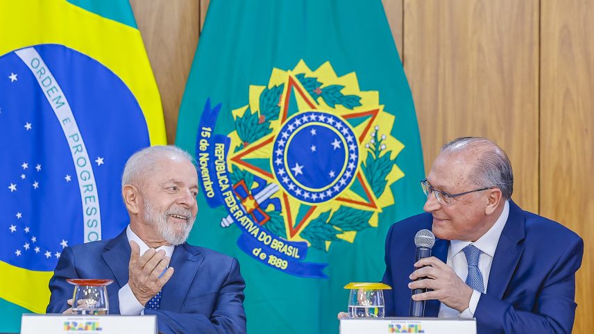 Presidente Luiz Inácio Lula da Silva (PT) e o vice-presidente Geraldo Alckmin (PSB) em reunião no Palácio do Planalto (Foto: Ricardo Stuckert/PR)