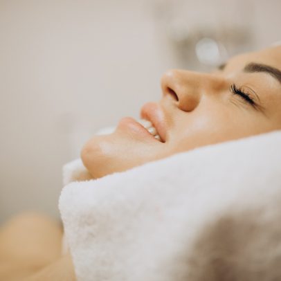 Celebridades adotam lifting sem cirurgia para rejuvenescer o rosto