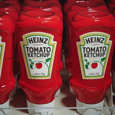 Kraft Heinz negocia divisão de negócios de alimentos e molhos, segundo jornal