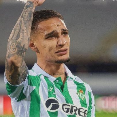 Manchester United pressiona Antony a decidir entre sair ou ser reserva até janeiro