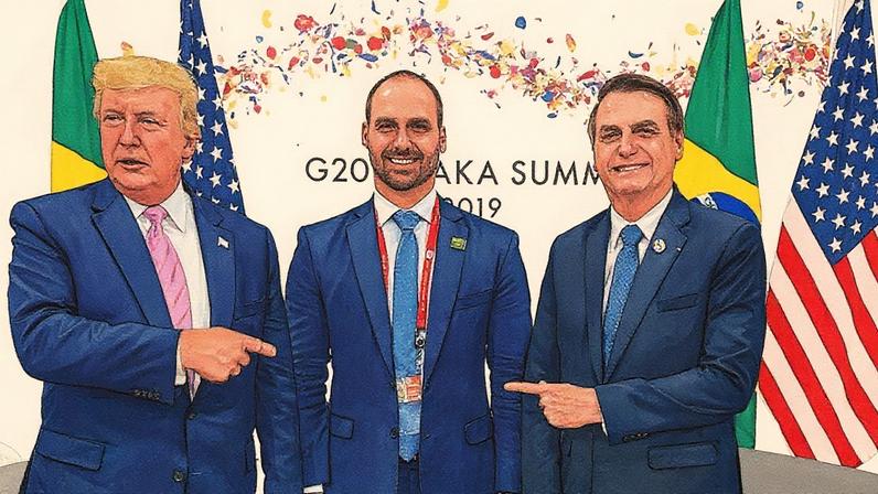 Donald Trump, Eduardo Bolsonaro e Jair Bolsonaro posam juntos em 2022 (Foto: Reprodução)