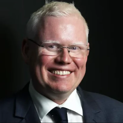 Estuprador condenado deixa parlamento australiano após perder batalha legal
