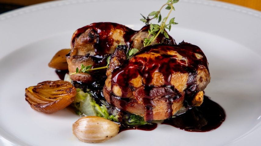 Codorna FHC: prato do Chez Claude, segundo melhor francês da cidade pelo Prêmio Rio Show de Gastronomia 2025 (Foto: Tomás Rangel)