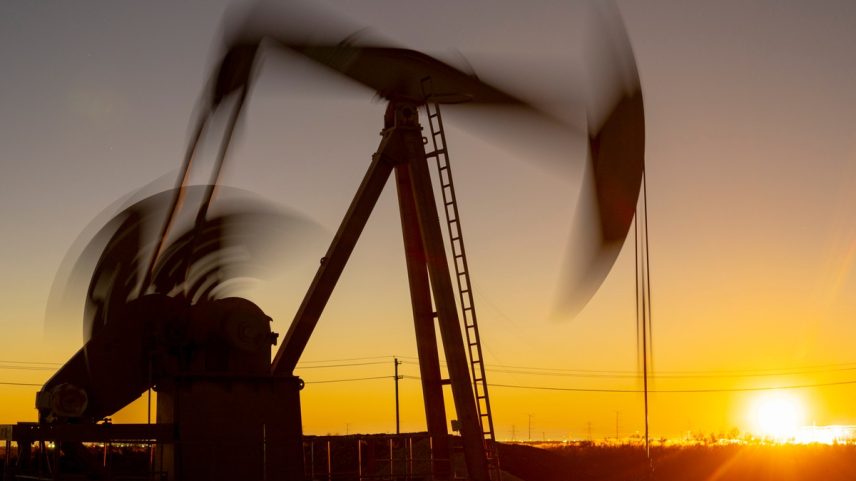 Preço do petróleo cai após novo aumento de produção pela Opep+ (Foto: Bloomberg)