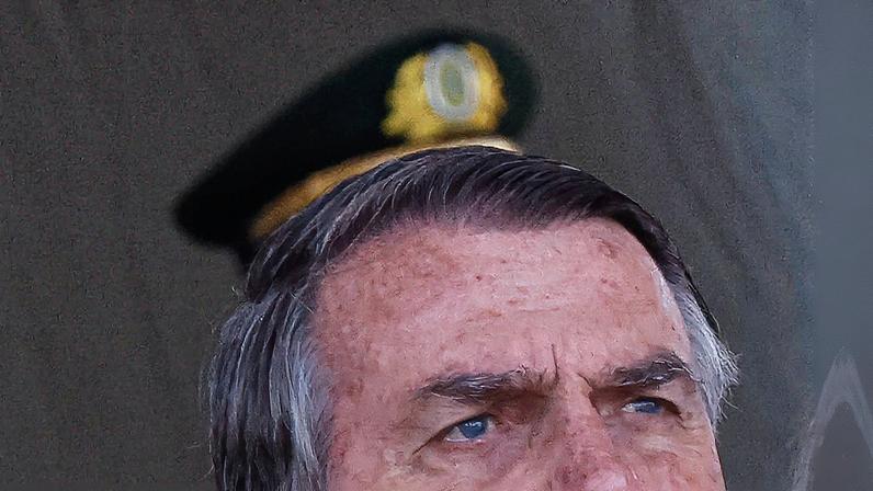 Ex-presidente Jair Bolsonaro durante cerimônia do Dia do Soldado no QG do Exército (Foto: Reprodução)