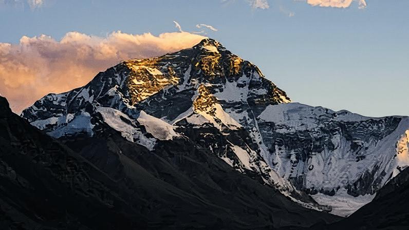 Uma permissão para escalar o Monte Everest, conhecido como Sagarmatha em nepali, agora custa US$ 11 mil (Foto: Reprodução)