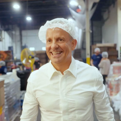 Homem de 52 anos transforma empresa falida em negócio de US$ 103 milhões anuais