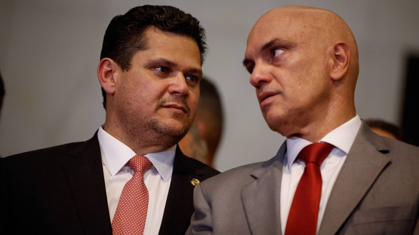 Davi Alcolumbre e Alexandre de Moraes durante lançamento do livro 'A Reforma do Código Civil', do senador Rodrigo Pacheco (Foto: Pedro Ladeira-1º.abr.2025/Folhapress)