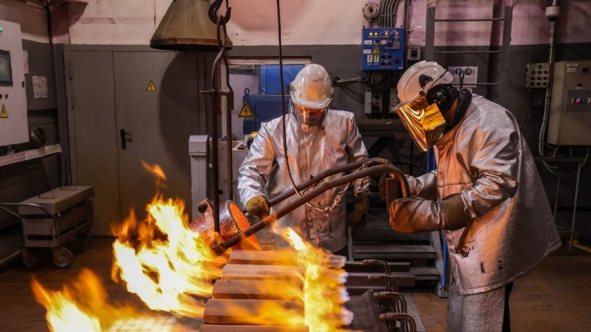Medida dos EUA para impor tarifas sobre as importações de barras de ouro de um quilo e de 100 onças desencadeou uma nova turbulência no mercado global (Foto: Andrey Rudakov/Bloomberg)
