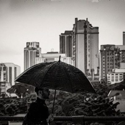 Frente fria traz chuvas e alerta de tempestade para São Paulo nesta terça-feira
