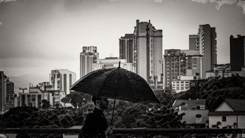 Chuva na região da av. Doutor Arnaldo, na zona oeste de São Paulo; após dias secos, região metropolitana deve ter pancadas de chuva nestas terça e quarta-feira (Foto: Zanone Fraissat - 16.set.24/Folhapress)