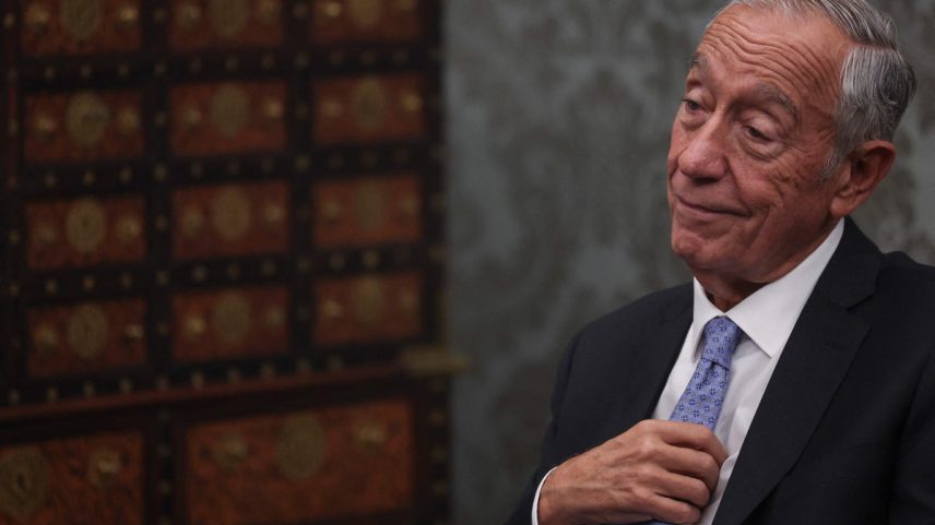 Marcelo Rebelo de Sousa, presidente de Portugal, pediu fiscalização e vetou pacote anti-imigração (Foto: Patrícia de Melo Moreira/AFP)