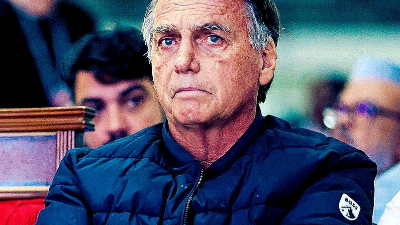 Ex-presidente Jair Bolsonaro (PL) participa de um culto em igreja no DF antes de ser colocado em prisão domiciliar pelo STF (Foto: Wilton Junior/Estadão)