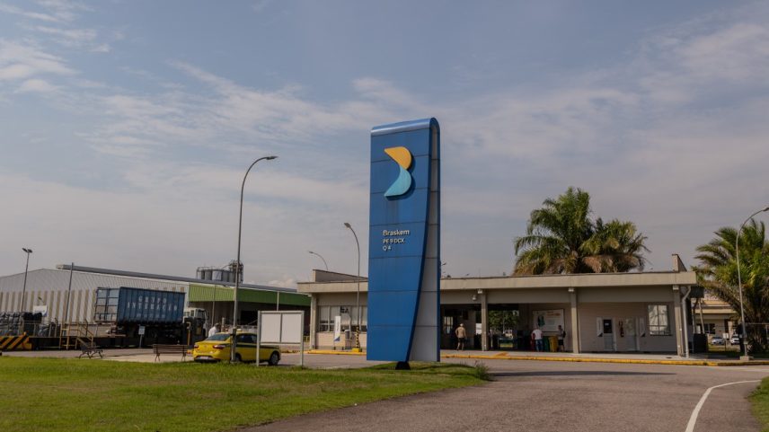 Entrada das instalações da Braskem em Duque de Caxias, no Rio de Janeiro (Foto: Maria Magdalena Arrellaga/Bloomberg)