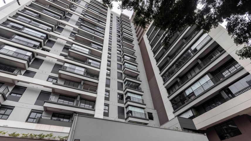 Empreendimento em Pinheiros multado por destinar parte dos apartamentos de HIS a pessoas de maior renda; empresa diz ter seguido legislação em vigor. (Foto: Taba Benedicto/Estadão)