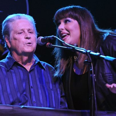 Carnie Wilson homenageia pai Brian Wilson após funeral da família