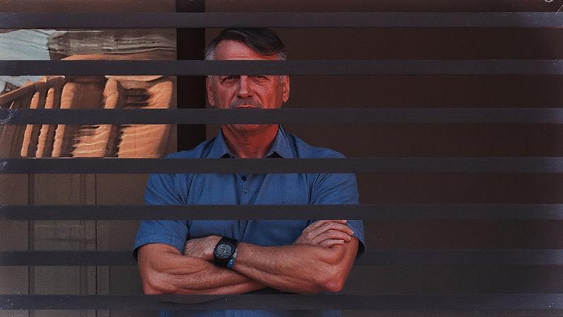 Bolsonaro em sua casa, em Brasília, onde cumpre prisão domiciliar (Foto: Cristiano Mariz/Brasília)