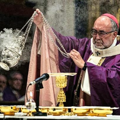 Arcebispo de Oviedo critica muçulmanos por não condenarem assassinatos de cristãos