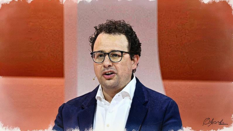 Dario Amodei, fundador e CEO da Anthropic, que é alvo de ação de autores por uso de livros piratas para treinar chatbot (Foto: Julien de Rosa - 22.mai.24/AFP)