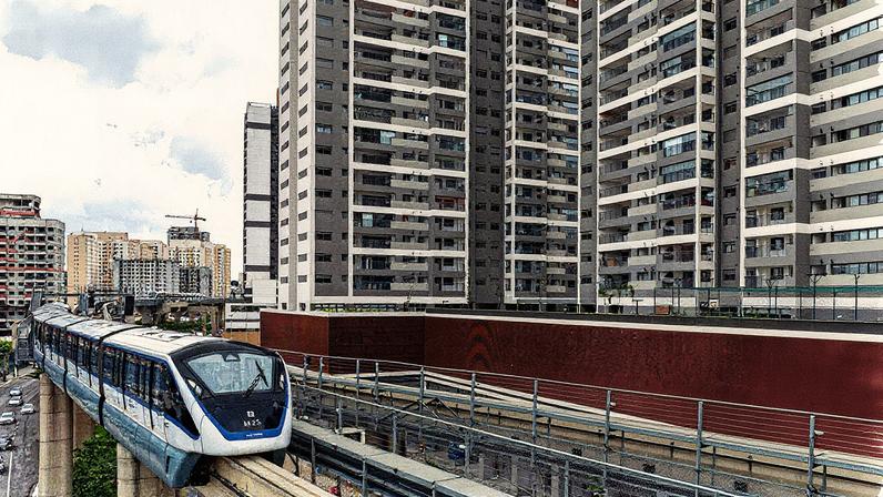 Trem do monotrilho da linha 15-prata, próximo à estação Oratório, na zona leste de São Paulo (Foto: Danilo Verpa - 22.mar.2024/Folhapress)