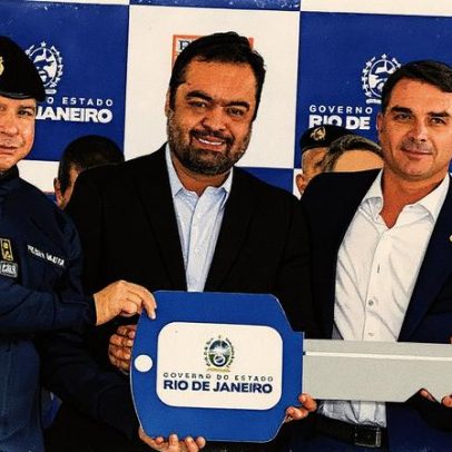 Castro elogia deputados aliados em evento com Flávio Bolsonaro e irmão de Reis