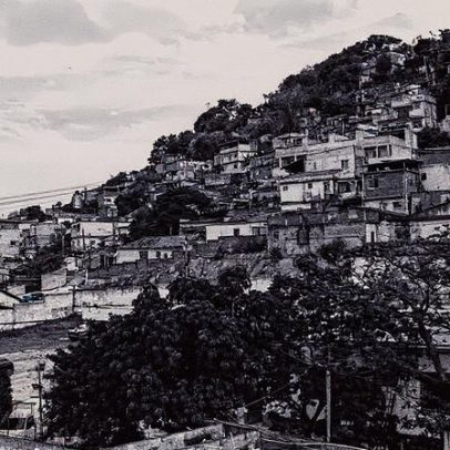 Operação no Morro do Fubá continua por segundo dia em busca de criminosos