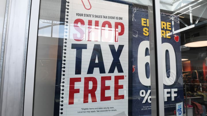 Semana sem imposto sobre vendas no Connecticut Post Mall, em Milford, Conn. 19 de agosto de 2024. (Foto: Connecticut Post/hearst Newspapers | Hearst Newspapers | Getty Images)