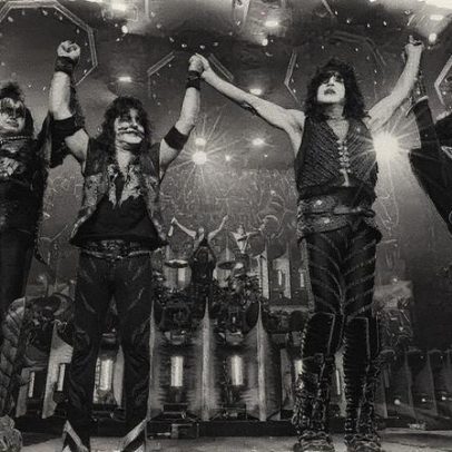 Membros do KISS expressam honra por homenagem no Kennedy Center após críticas a Trump