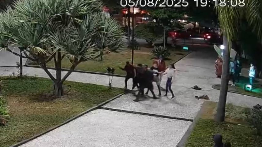 Grupo espanca estudante com tacos de metal em São Caetano do Sul (Foto: Reprodução TV Globo)