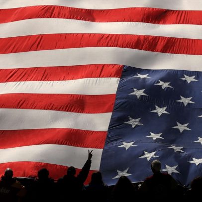 Mundo se mostra mais esperançoso, enquanto americanos enfrentam desânimo
