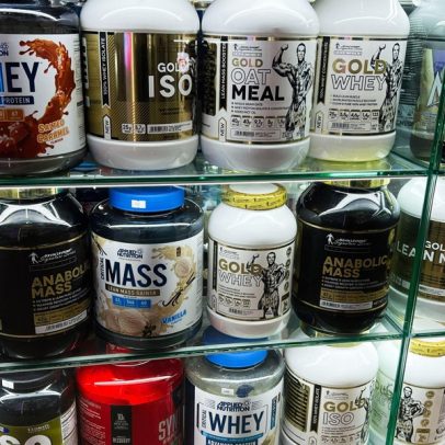 Cientistas discutem o uso de suplementos de proteína e quem deve consumi-los