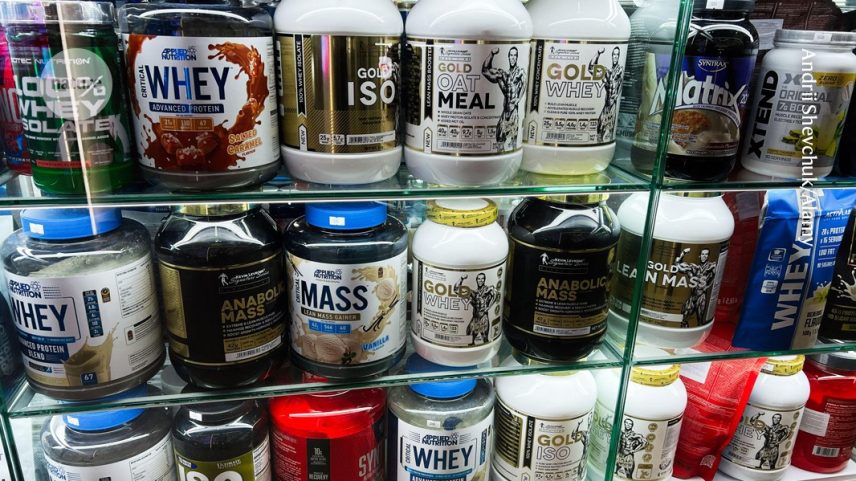 Pós de proteína são uma indústria em expansão. (Foto: Andrii Shevchuk/Alamy)