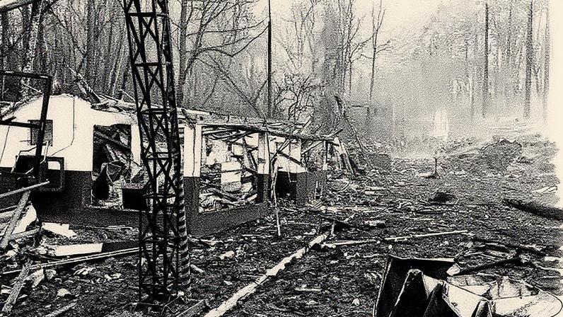 Imagens mostram empresa Enaex, em Curitiba — Foto: Bombeiros/PR
