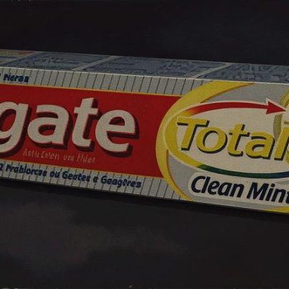 Colgate é multada por propaganda enganosa em creme dental de 'proteção' total