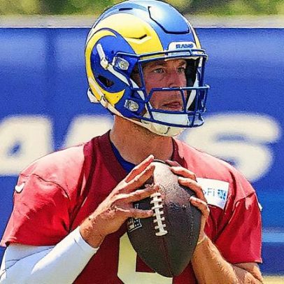 Matthew Stafford retorna aos treinos após lesão nas costas durante o camp de pré-temporada