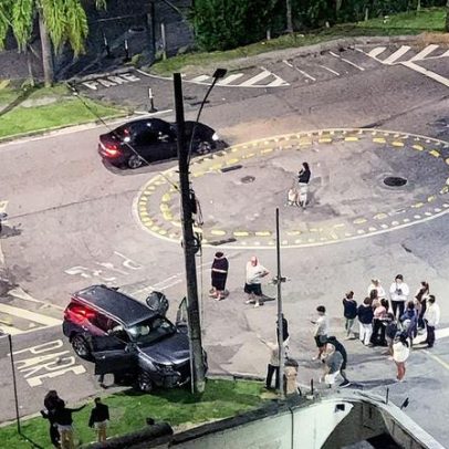 Homem é baleado e veículo colide em poste após ataque na Barra da Tijuca