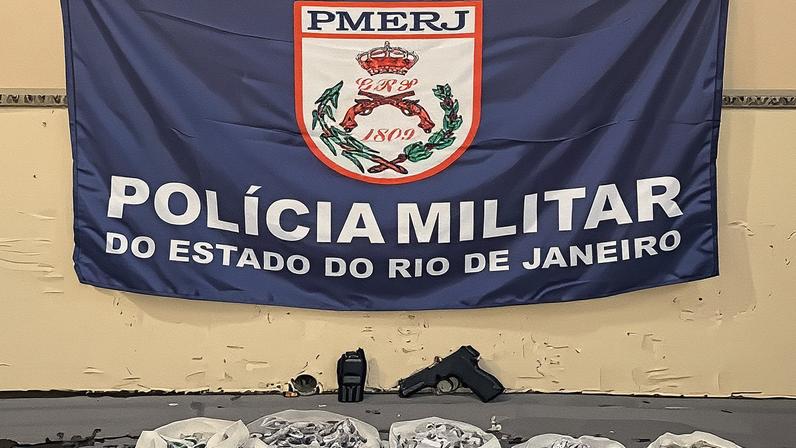 PM apreende fuzil, pistola e drogas em ações no Conjunto Ipase, Morro do Trem e Juramento (Foto: Reprodução)
